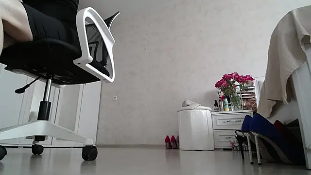 Devil Goddess online show from May 25, 2026, 10:47 am