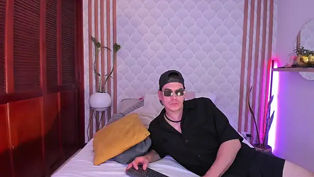 PamelaReall online show from October 6, 2025, 1:51 am