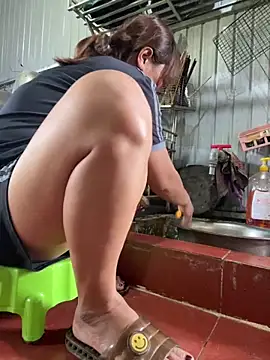 Linaannn online show from April 21, 2026, 2:51 am