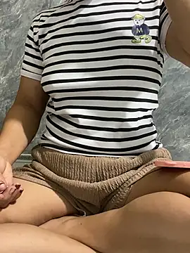 Linaannn online show from May 19, 2026, 11:34 pm