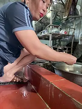 Linaannn online show from April 21, 2026, 2:36 am