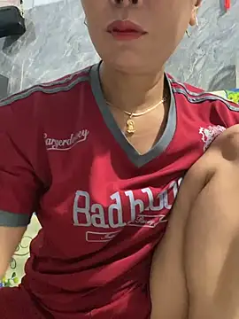 Linaannn online show from April 19, 2026, 11:51 pm