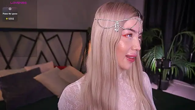 Snapshot of LindaThacker chatting on April 3, 2026, 4:41 am LindaThacker online show from April 3, 2026, 4:41 am