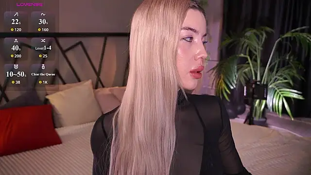 Snapshot of LindaThacker chatting on March 28, 2026, 4:35 am LindaThacker online show from March 28, 2026, 4:35 am