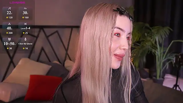 Snapshot of LindaThacker chatting on April 9, 2026, 4:25 am LindaThacker online show from April 9, 2026, 4:25 am