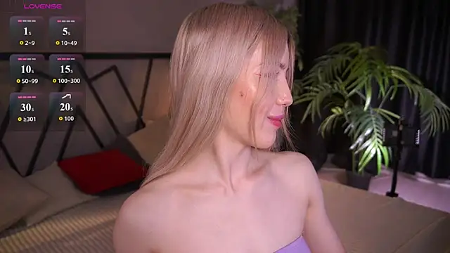 Snapshot of LindaThacker chatting on April 10, 2026, 4:30 am LindaThacker online show from April 10, 2026, 4:30 am