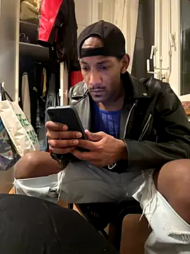 Snapshot of esteraulxxx chatting on September 22, 2025, 10:27 pm esteraulxxx online show from September 22, 2025, 10:27 pm