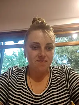 CoddessCrystal online show from September 27, 2025, 5:46 am