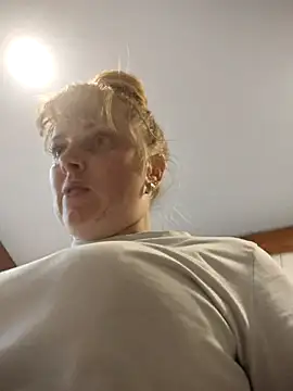 CoddessCrystal online show from September 29, 2025, 8:43 am