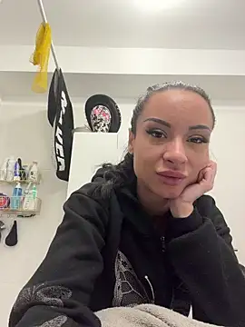 Snapshot of cara_mella chatting on March 3, 2026, 7:37 am cara mella online show from March 3, 2026, 7:37 am