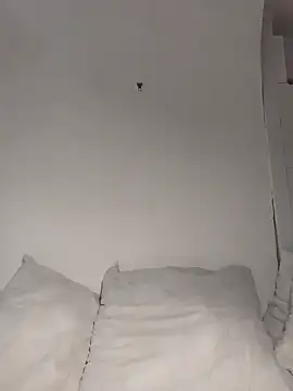 gymyagirlll online show from October 25, 2025, 3:17 am