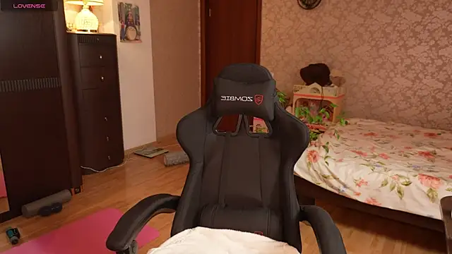 LunaLissa online show from October 3, 2025, 3:13 pm