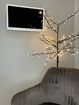 Polli Kiss online show from April 2, 2026, 6:47 pm