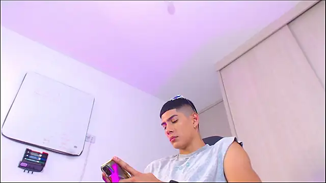 Snapshot of Valerio_20 chatting on July 6, 2026, 9:39 pm Valerio 20 online show from July 6, 2026, 9:39 pm