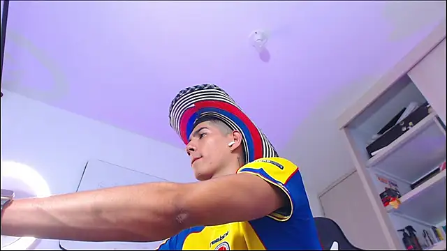 Snapshot of Valerio_20 chatting on July 21, 2026, 1:52 am Valerio 20 online show from July 21, 2026, 1:52 am