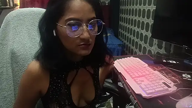 AdelinaMiran90 online show from December 13, 2025, 9:32 pm