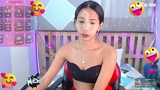 Snapshot of Lina10 chatting on March 5, 2025, 6:23 pm Lina10 online show from March 5, 2025, 6:23 pm