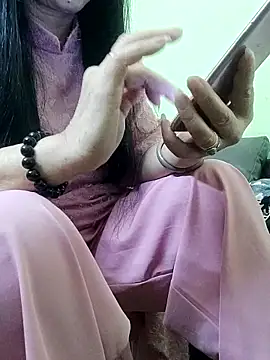 Snapshot of Hangem111 chatting on February 2, 2026, 6:56 am Hangem111 online show from February 2, 2026, 6:56 am