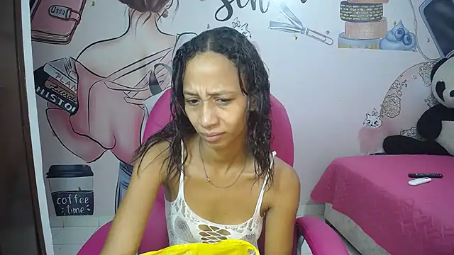 EMMA SWEETT1 online show from September 24, 2025, 12:33 pm