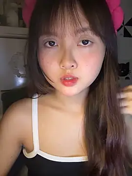 Snapshot of Alice1818 chatting on October 18, 2025, 7:27 pm Alice1818 online show from October 18, 2025, 7:27 pm