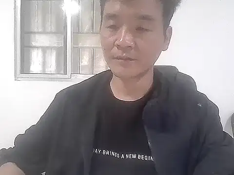 kisstoyousoon2024 online show from November 16, 2025, 9:47 am