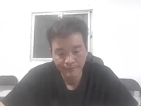 kisstoyousoon2024 online show from November 18, 2025, 8:12 pm