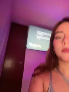 Snapshot of veronicaapink chatting on March 21, 2026, 3:30 am veronicaapink online show from March 21, 2026, 3:30 am