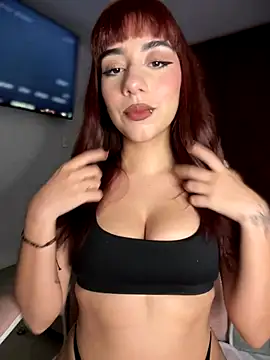 Snapshot of veronicaapink chatting on October 6, 2025, 10:43 pm veronicaapink online show from October 6, 2025, 10:43 pm