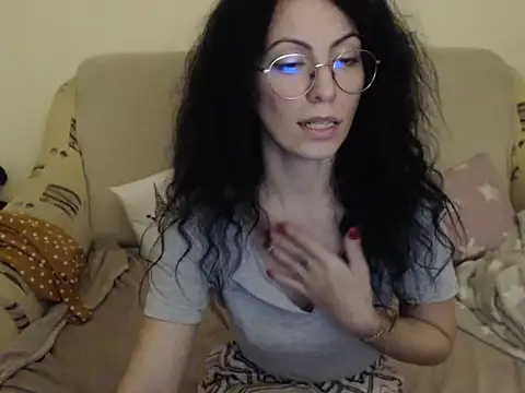 Emmatoo online show from February 15, 2026, 9:58 pm