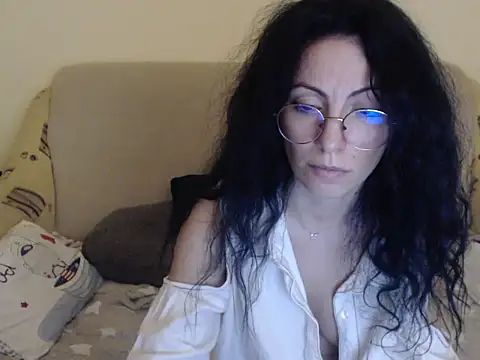 Emmatoo online show from February 20, 2026, 7:49 pm