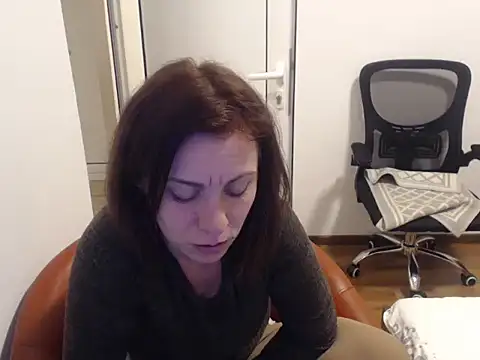 Emmatoo online show from March 19, 2026, 9:59 pm