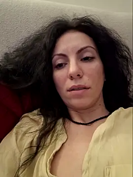 Emmatoo online show from December 18, 2025, 1:00 am