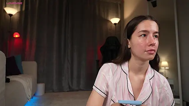 Snapshot of Amely_Young chatting on October 5, 2025, 2:13 am Amely Young online show from October 5, 2025, 2:13 am