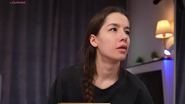 Amely Young online show from April 11, 2026, 1:24 am