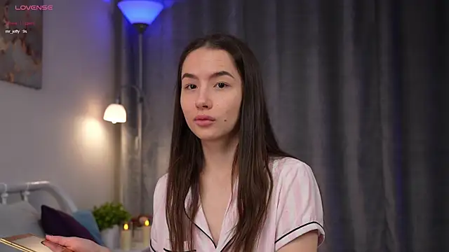 Amely Young online show from November 6, 2025, 3:10 am