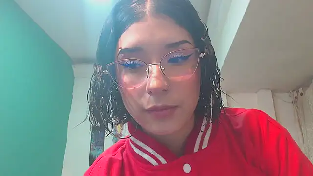 Snapshot of Cinthya-Gomez6 chatting on March 15, 2025, 12:02 pm Cinthya-Gomez6 online show from March 15, 2025, 12:02 pm