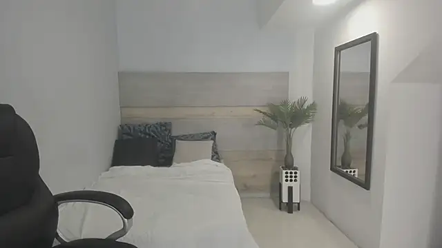 Snapshot of celestica_rose chatting on October 25, 2025, 10:32 pm celestica rose online show from October 25, 2025, 10:32 pm