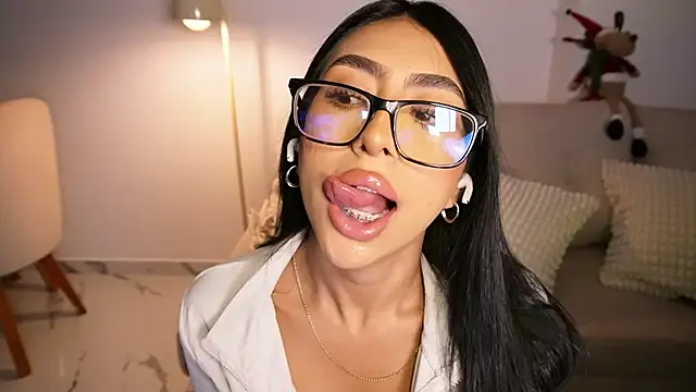 Sara albrecht online show from December 17, 2025, 1:10 am