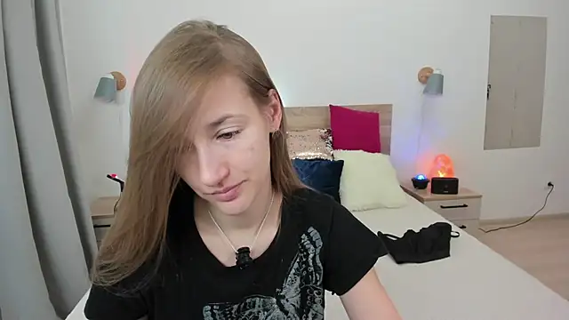 KateRedgar online show from February 21, 2026, 1:46 pm