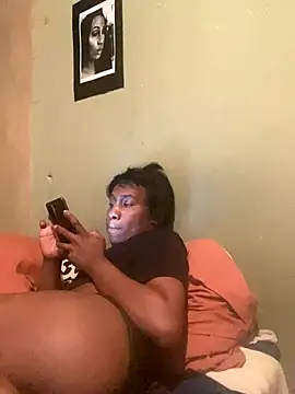 Moorella1 online show from November 11, 2025, 4:02 pm