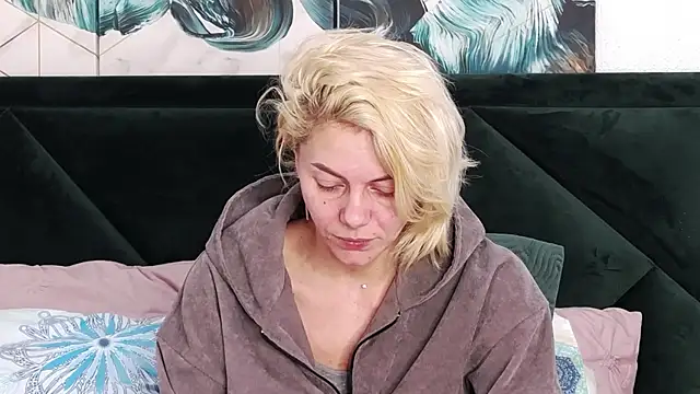 Snapshot of tanyagrey chatting on February 27, 2026, 6:35 am tanyagrey online show from February 27, 2026, 6:35 am