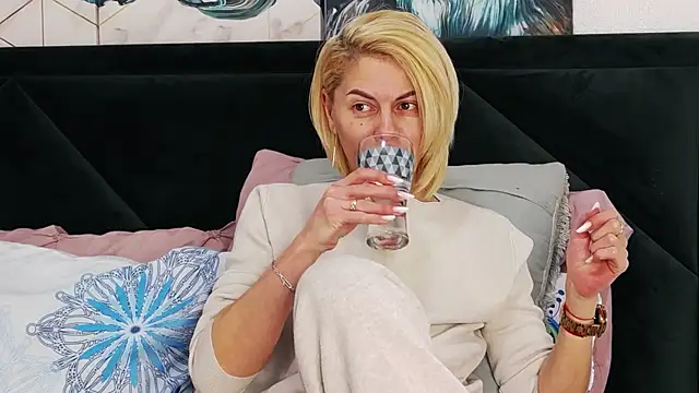 Snapshot of tanyagrey chatting on February 20, 2026, 6:59 am tanyagrey online show from February 20, 2026, 6:59 am