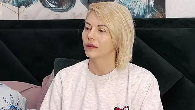 Snapshot of tanyagrey chatting on February 9, 2026, 6:44 am tanyagrey online show from February 9, 2026, 6:44 am