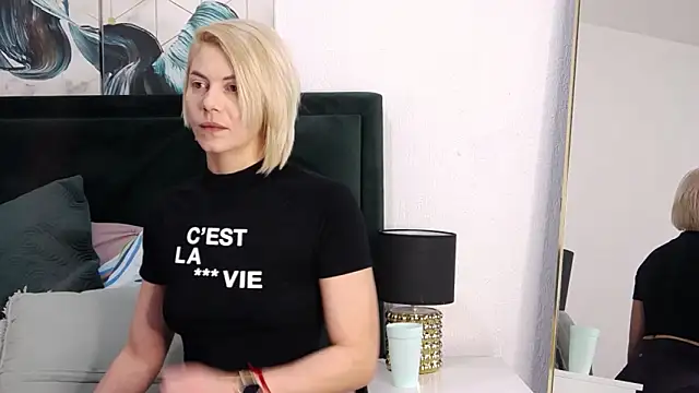 Snapshot of tanyagrey chatting on February 6, 2026, 6:42 am tanyagrey online show from February 6, 2026, 6:42 am