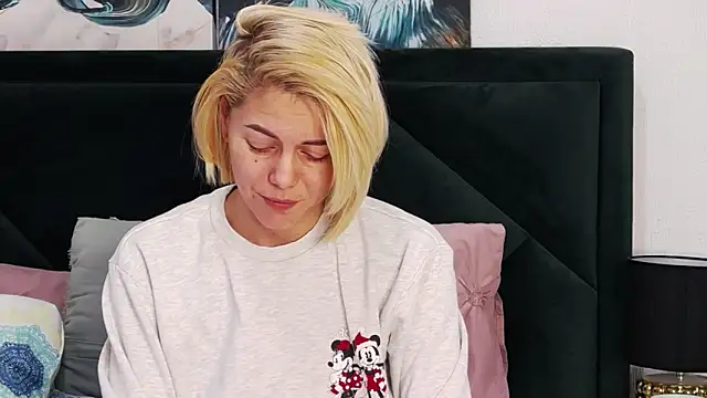 Snapshot of tanyagrey chatting on February 25, 2026, 6:35 am tanyagrey online show from February 25, 2026, 6:35 am