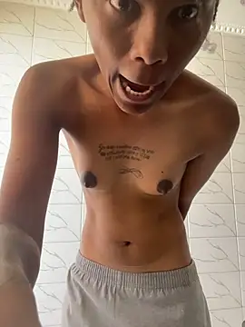 Snapshot of monic421 chatting on January 6, 2026, 8:18 am monic421 online show from January 6, 2026, 8:18 am