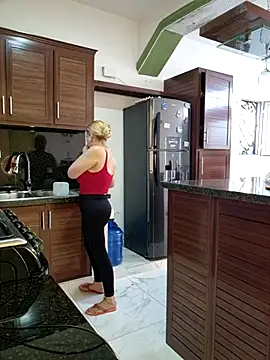 lamorbosa37 online show from March 5, 2025, 10:10 pm