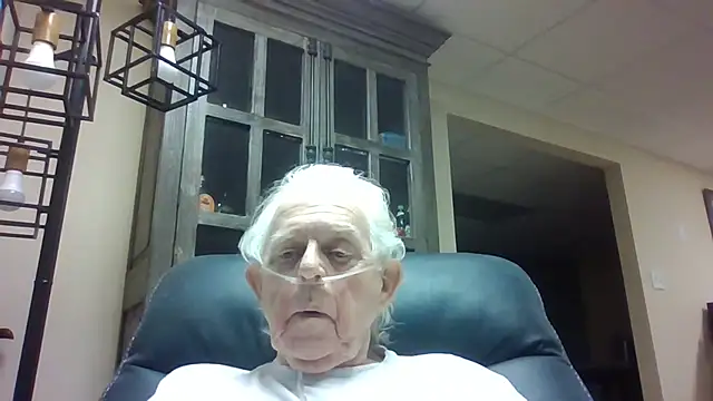 Snapshot of bootlegmanz chatting on April 28, 2026, 6:12 pm bootlegmanz online show from April 28, 2026, 6:12 pm