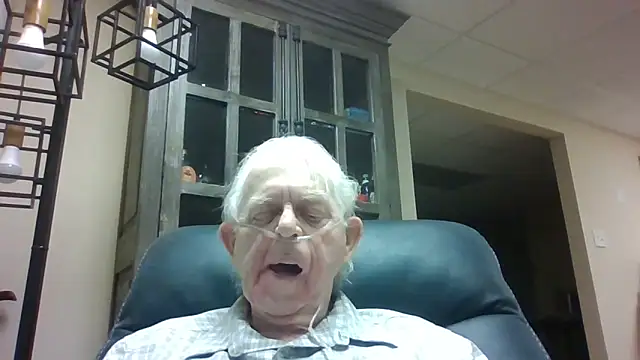Snapshot of bootlegmanz chatting on April 21, 2026, 6:03 pm bootlegmanz online show from April 21, 2026, 6:03 pm