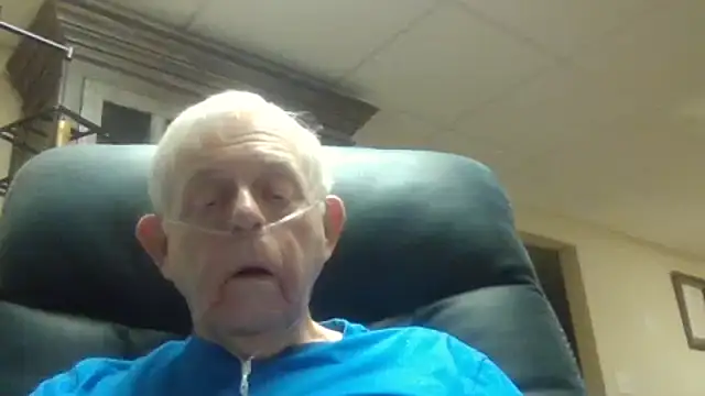 Snapshot of bootlegmanz chatting on May 28, 2026, 2:23 pm bootlegmanz online show from May 28, 2026, 2:23 pm